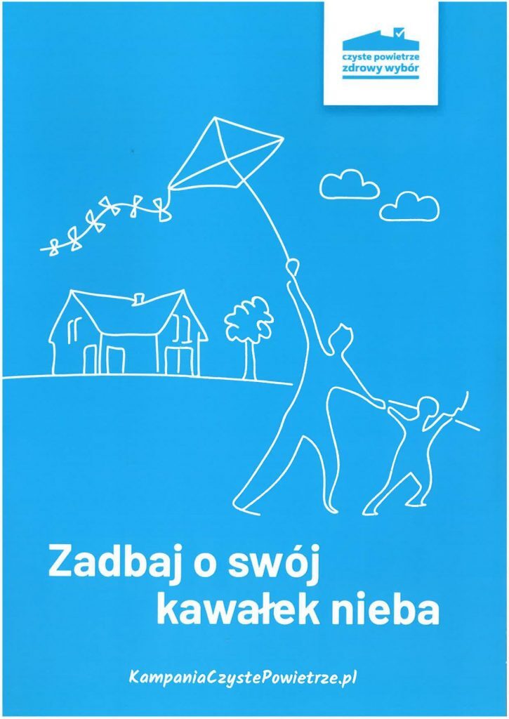 Plakat z białym napisem Zadbaj o swój kawałek nieba. Na niebieskim tle widoczne białe kontury dziecka z dorosłym, trzymającym latawiec. w oddali dom.