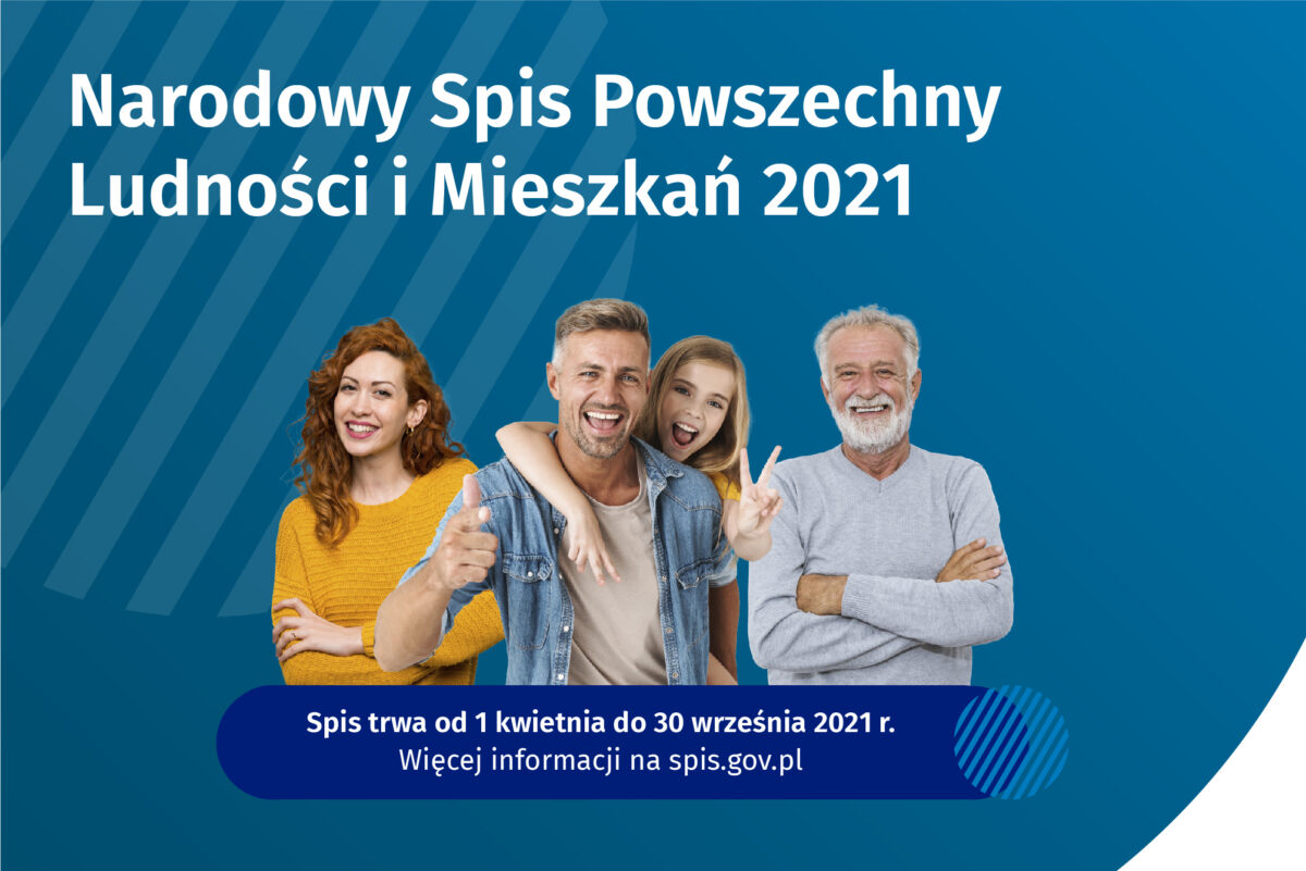 Napis Narodowy Spis Powszechny Ludności i Mieszkań 2021. Czteryosoby w różnym wieku. Niebieskie tło.