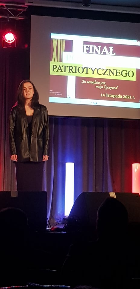 Zuzanna fot. Aneta Czapska MŁODA DZIEWCZYNA NA SCENIE