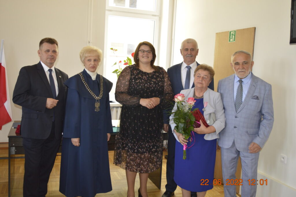 _DSC0404 Zdjęcia przedstawiają dostojnych jubilatów, którzy wysłuchali życzeń i słów najwyższego szacunku, uznania i podziękowania za trwałość małżeństwa i rodziny.