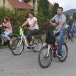 rowerzyści na drodze