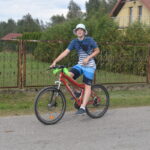 rowerzyści na drodze