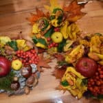 W poniedziałkowe popołudnie w Gminnym Ośrodku Kultury i Bibliotece zebrały się panie by wziąć udział w warsztatach pt. „Jesienny bukiet z liści”. W miłym towarzystwie uczestniczki doskonaliły swoje umiejętności w pracy z liśćmi i darami natury, z których powstały barwne bukiety i przepiękne dekoracje jesienne. Panie uznały że to był prawdziwy relaks, którego tak często nam brakuje.