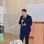 Mężczyzna garnitur przemowa