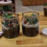 25 listopada Gminny Ośrodek Kultury zorganizował warsztaty dla dorosłych„Las w słoiku” podczas których uczestnicy dowiedzieli się , jak stworzyć swój własny mały ekosystem.