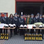 Kilkunastu strażaków w mundurach