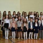 Chór szkolny w czasie występu