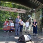 355047051_1583742602155213_5559307633074467786_n mezczyzna na scenie