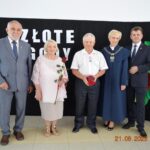 Dwoch mezczyzn i dwie kobiety