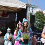 dziewczynka pokaz moda