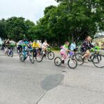 IMG-20230618-WA0069 Rowerzyści jadący asfaltowa drogą