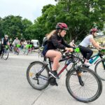 IMG-20230618-WA0071 Rowerzyści jadący asfaltowa drogą