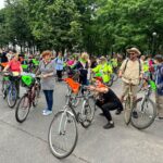 IMG-20230618-WA0100 Rowerzyści jadący asfaltowa drogą