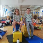 chłopcy w tle lustro