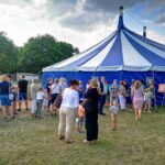 358800566_3563513967214109_1867681134168757551_n biało niebiecki namiot