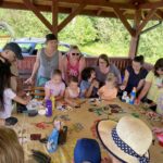 359764843_639276818232808_1758251468061459762_n kilkanascie osob dorosli dzieci wspolne malowanie