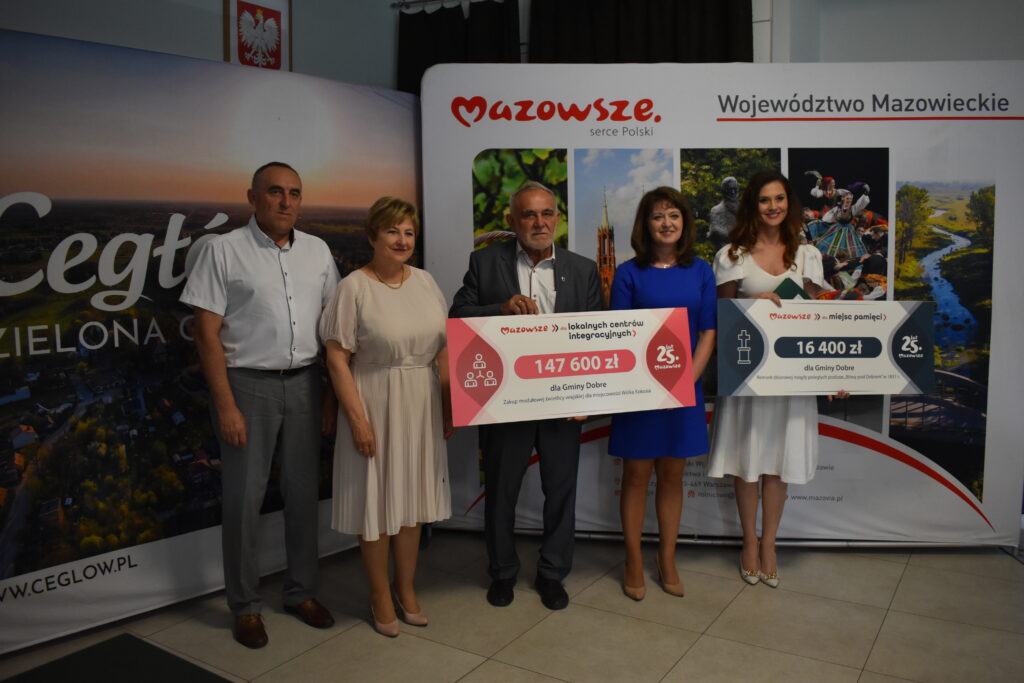 dwie kobiety oraz mezczyzna