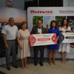 dwie kobiety oraz mezczyzna