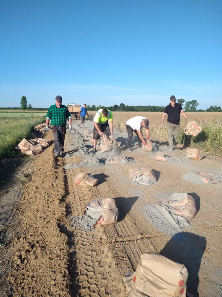 droga, ciagnik pole niebo