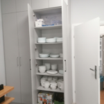 Dla świetlicy wiejskiej w Rakówcu zostało zakupione wyposażenie w postaci sprzętu AGD, RTV, szafy i akcesoria kuchenne a także karnisze i rolety. Zakup został dofinansowany z Samorządu Województwa Mazowieckiego w ramach „Mazowieckiego Instrumentu Aktywizacji Sołectw 2023” – „Mazowsze dla sołectw 2023”.