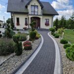 dom chodnik zielen niebo