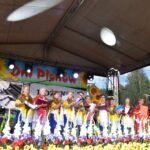 scena ludzie kwiaty nagrody