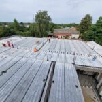 budowe wnetrze metalowe stemple wsporniki strop