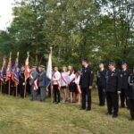 strażacy trawa niebo