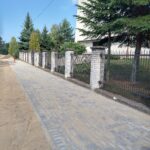 chodnik ogrodzenie droga