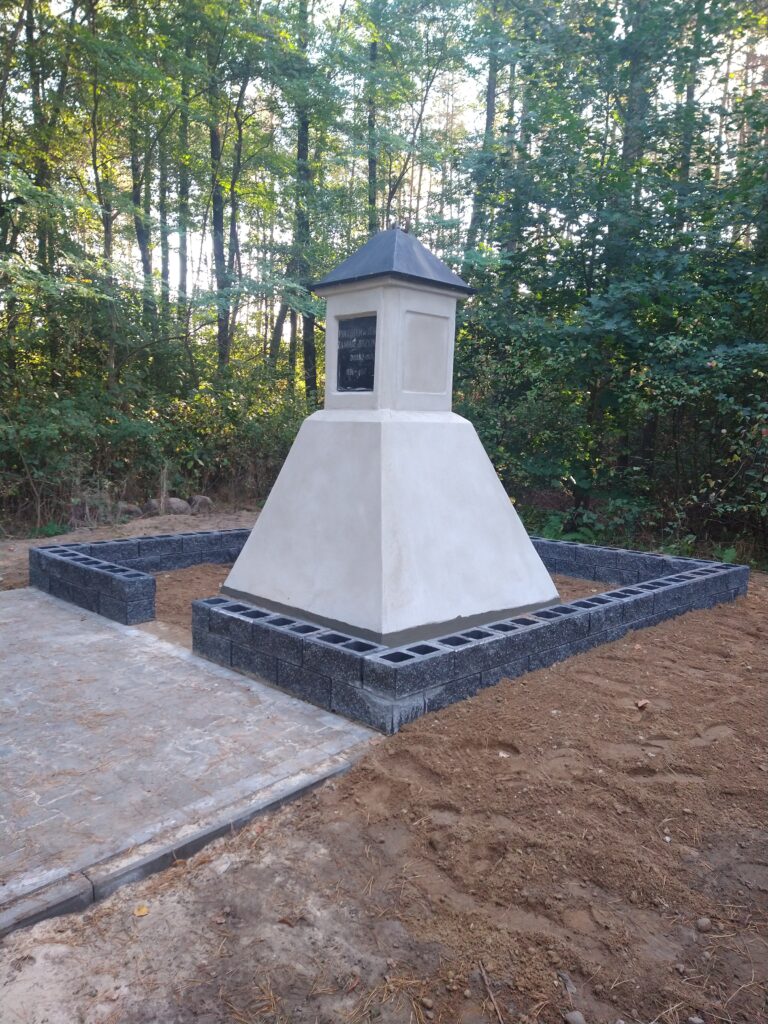 biały pomnik las ziemia