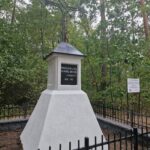 20231005_150509 “Remont pomnika – zbiorowej mogiły poległych podczas “Bitwy pod Dobrem” w 1831 roku”