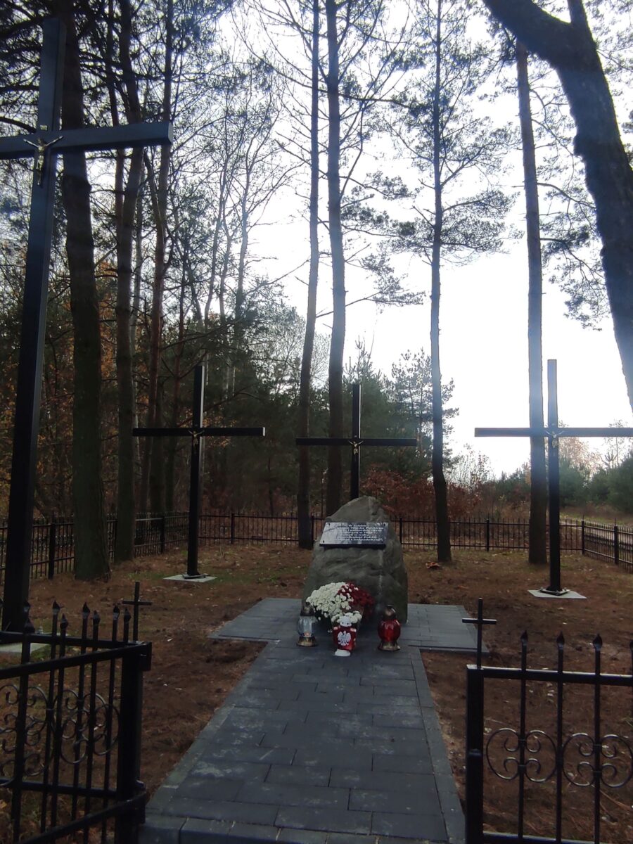 Zakończono zadanie pn. Remont pomnika w Nowej Wsi, miejsce potocznie zwane miejscem "Trzech Krzyży" .