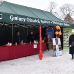 Grupa ludzie na dworze