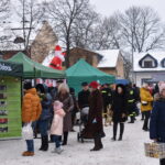 Zielony namiot GOKiB w Dobrem