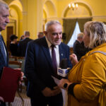 wywiad mikrofon kobieta mezczyzni