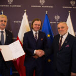 mezczyzna podanie reki