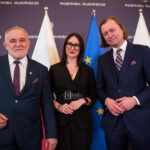 wywiad mikrofon kobieta mezczyzni