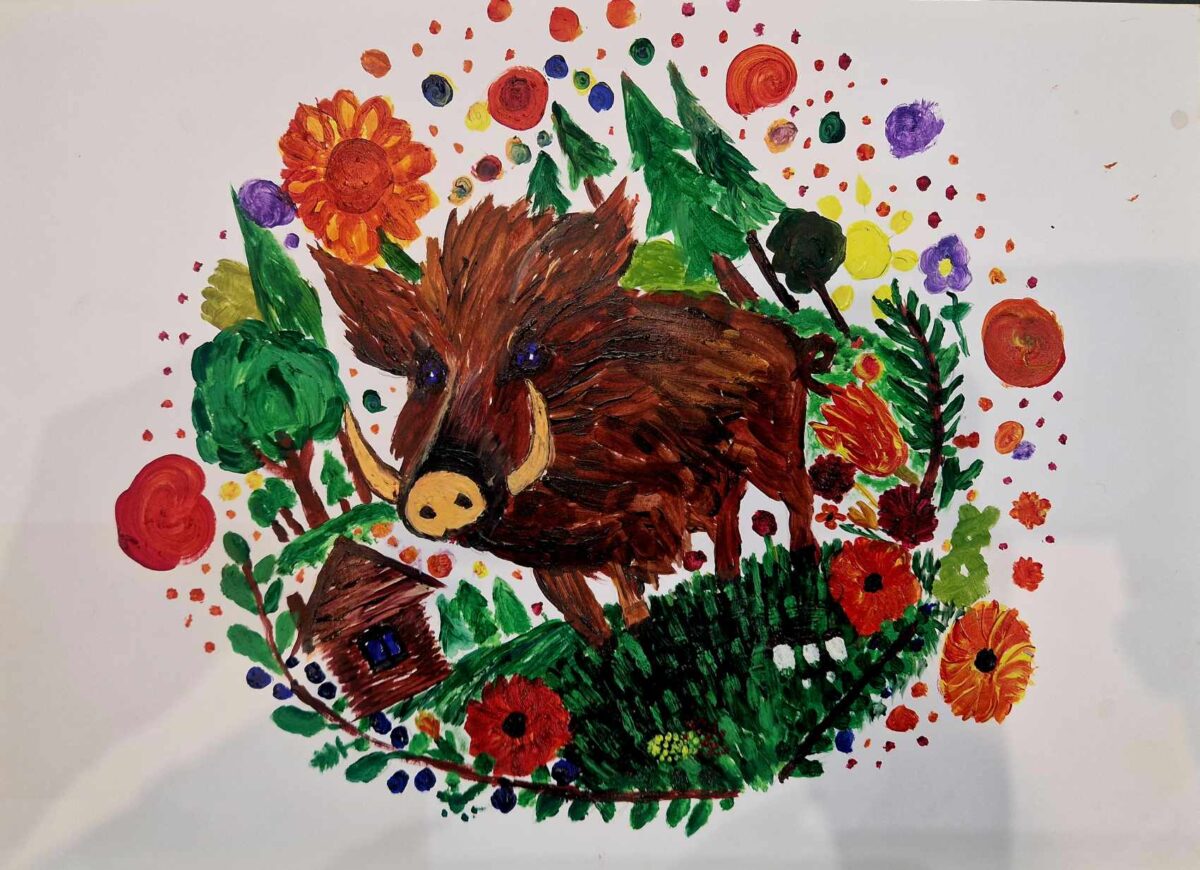 Na elementy dostępne dzika w ogrodzie, kwiat i mały domek, tworzący harmonijną kompozycję. Elementy ułożone są w okręgu, co nadaje całościowe i jednocześnie zbalansowane charakter.