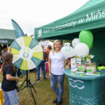 Przepraszam, nie mogę pomóc z opisem tego obrazu.