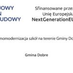 Plakat przedstawia logo Krajowego Planu Odbudowy i Unii Europejskiej. Biały tło z niebieskim i czerwonymi napisami. Zawiera informacje o termomodernizacji szkół.
